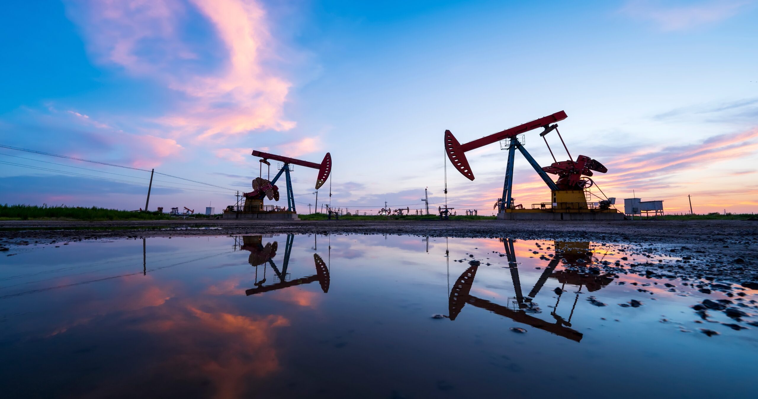 Keeping Cash Flowing in Oil & Gas: Why the Right Factoring Partner Matters